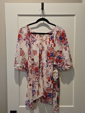The Pioneer Woman White Tunic with Red & Blue Floral Print